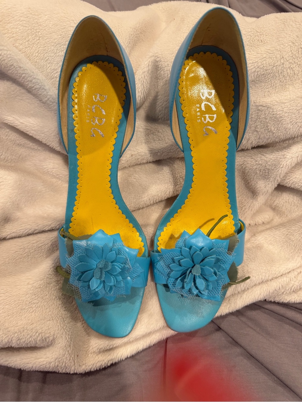 BCBG PARIS TURQUOISE FLORAL HEELS